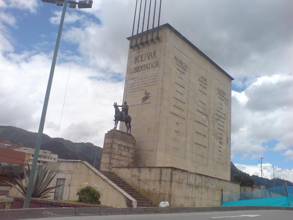 Bogota Rooms Heroes Exterior photo